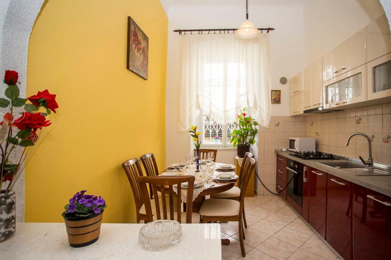 Emanuel Apartman Pula Exteriör bild